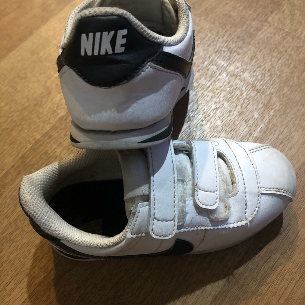 Girls sneakers